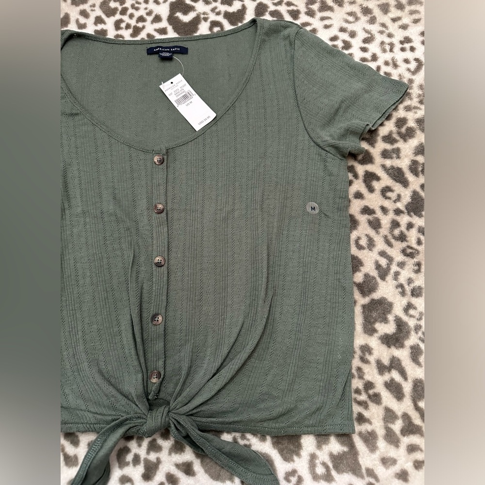American Eagle Pointelle Button Front Tie Knot T-Shirt in Green Size Medium - Picture 9 of 16